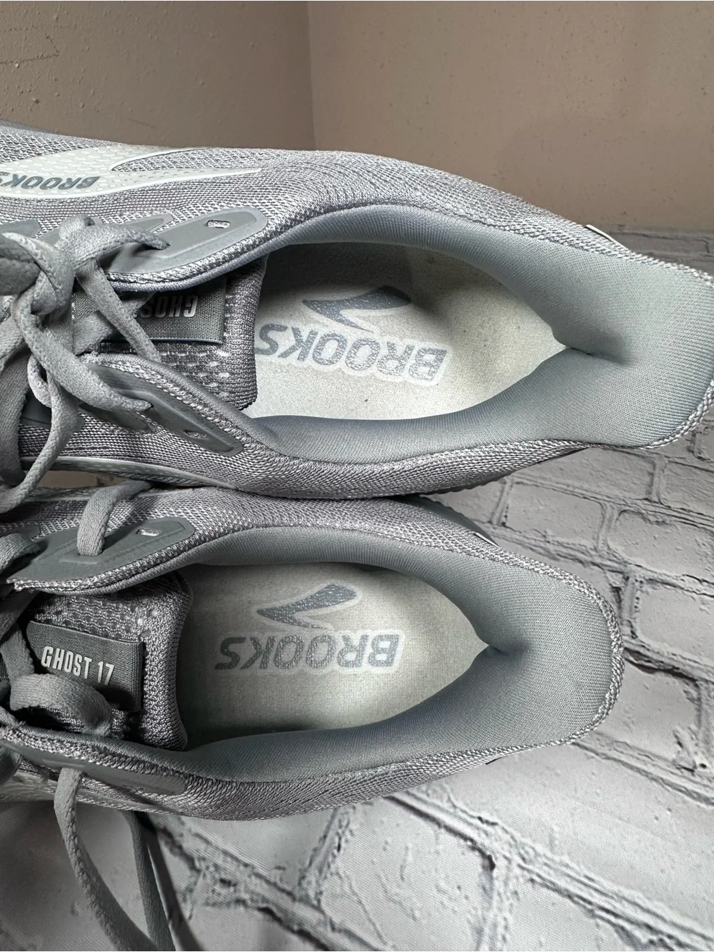 Brooks Ghost 17 Men Running Shoes 11.5 D Primer Gray/Oyster Mushroom 1104421D04